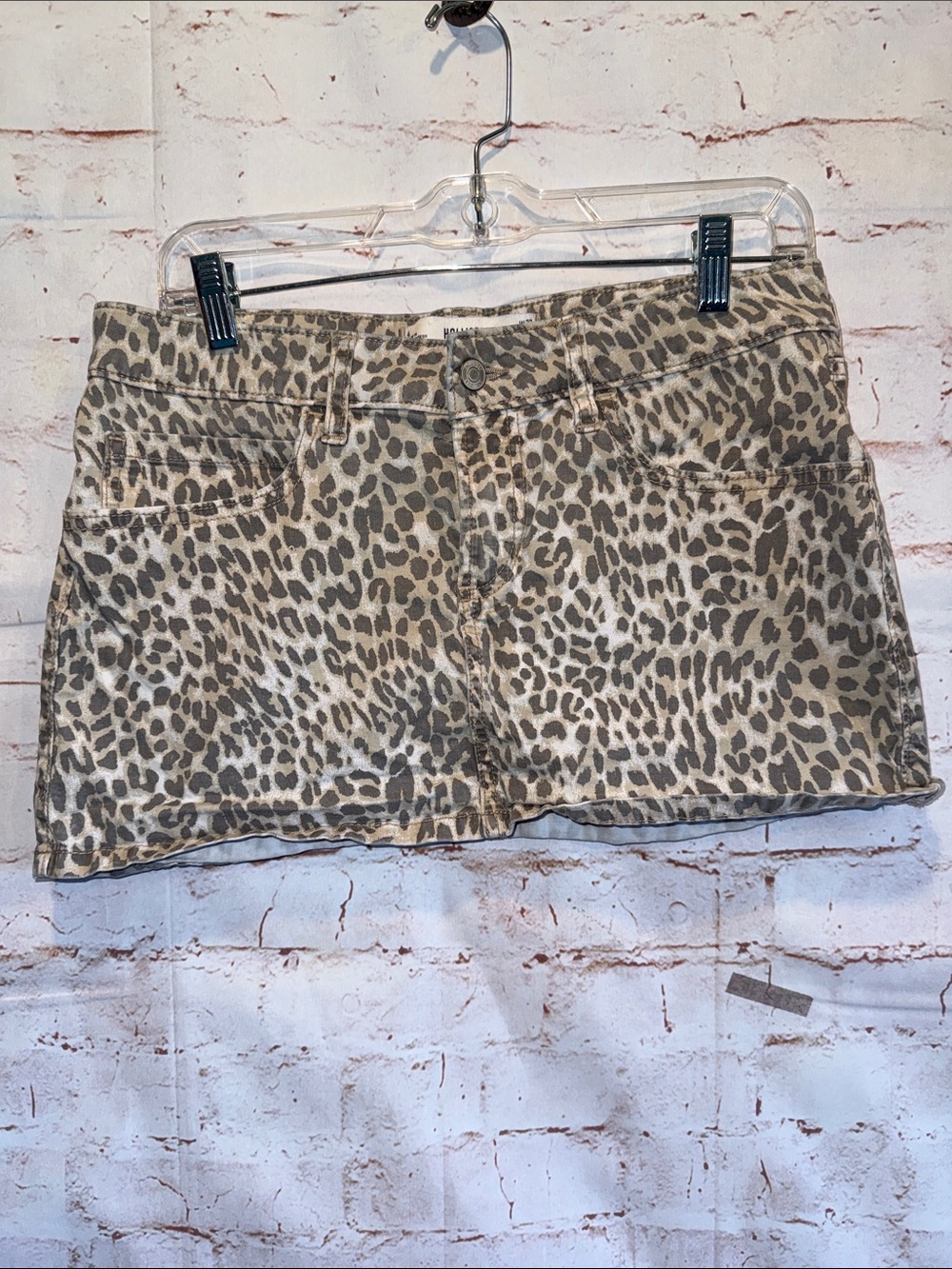 Hollister animal Leopard Print Mini Skirt zip up button closure sz 4 pockets